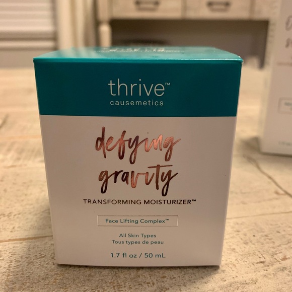 Other - Thrive cosmetic set